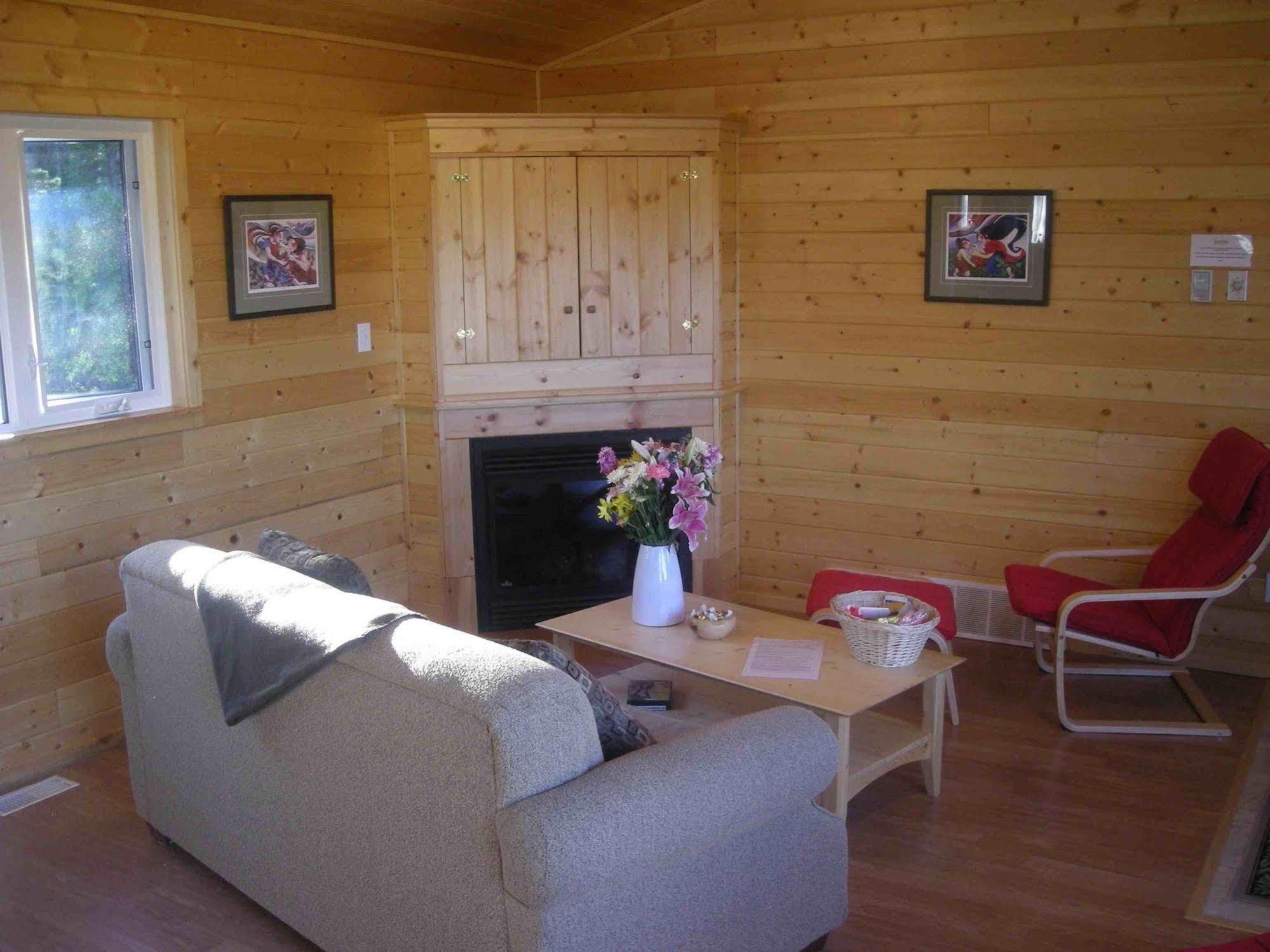 Sundog Retreat Hotel Whitehorse Exterior photo